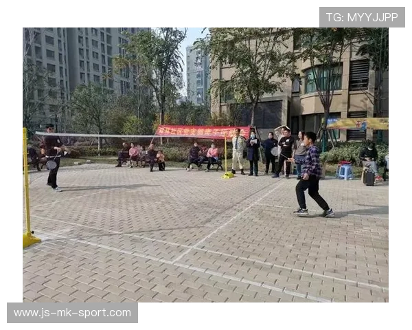 世界羽毛球混合团体赛在社区开展亲子羽毛球日，羽毛球团体大赛