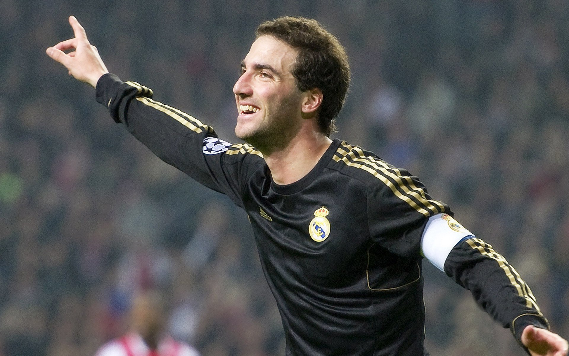 球员防守意识培养普遍滞后,1.防守有球队员技术的基本要求