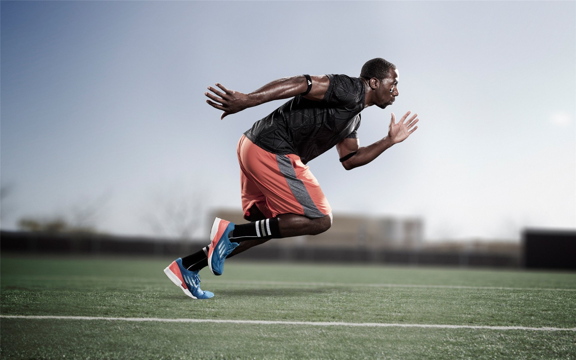 mk体育平台登录入口-拉恩：全黑队外线的“惊人快马”，突破后的进攻威胁直指对方防线